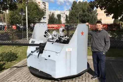 Орудие бывшего советского военного корабля в Калининграде.