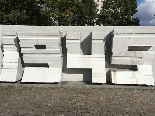 Памятник в честь года советского освобождения Калининграда