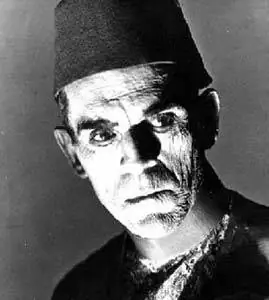 Борис Карлофф в роли мумии Имхотепа. Пирамиды