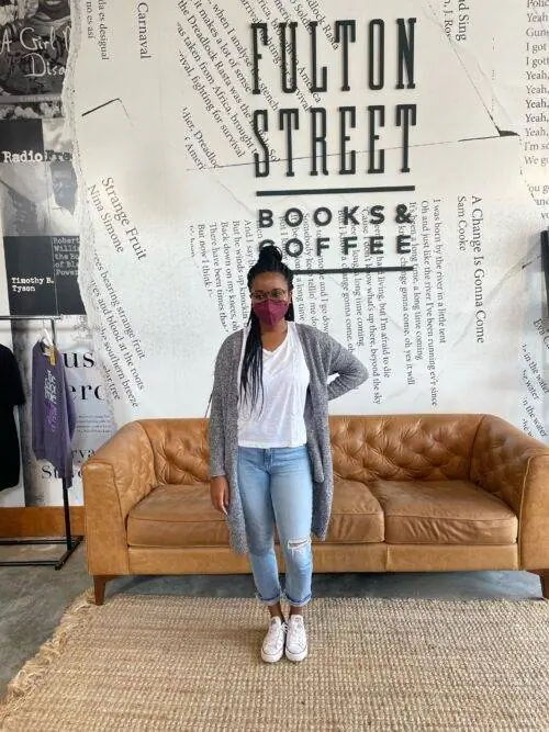 Оника Асамоа-Цезарь, владелец Fulton Street Books & Coffee в Талсе.