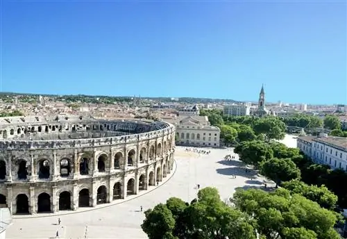 Римская арена в Ниме, Франция. Ним Туризм фото.