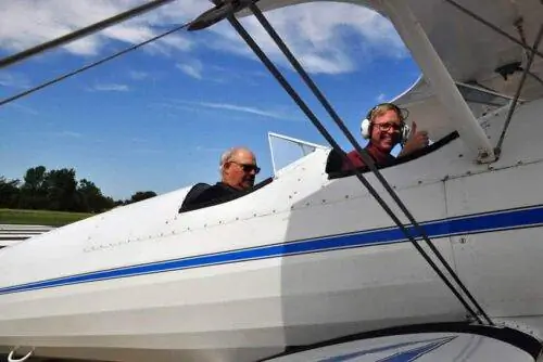 биплан в Stearman Bar Grill
