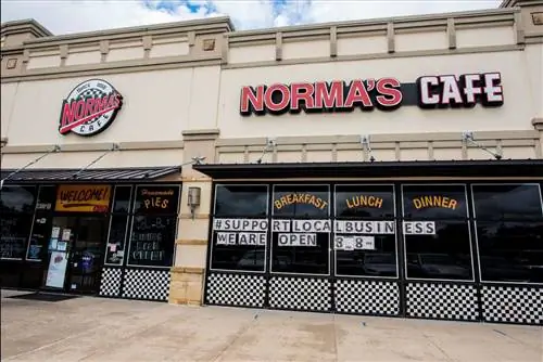 Большие завтраки начинаются в Norma's во Фриско, штат Техас. На фото Фред Мэйс.