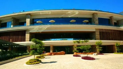 Вход и центральный двор Secrets Bahia Mita Surf & Spa Resort