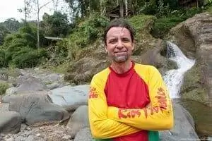 Основатель Rios Tropicales Фернандо Эскивель в своем эко-лодже на берегу реки Пакуаре.