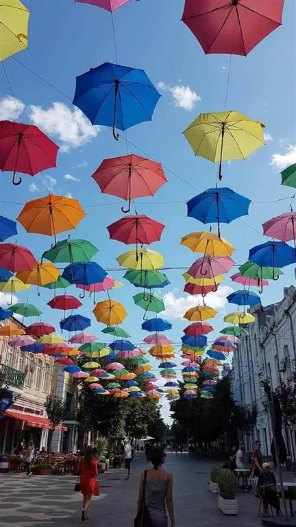 город