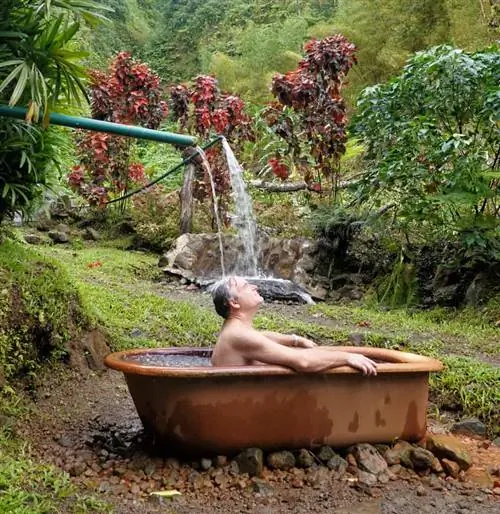 Теплая вода течет по автору в Ti Kwen Glo Cho