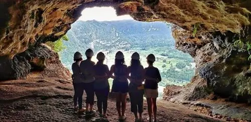 В Cueva Ventana есть большое окно с видом на долину и город Аресибо.