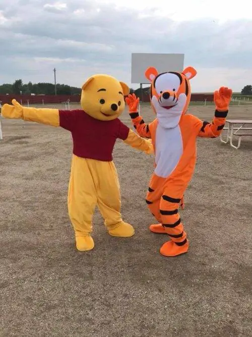 Герои фильмов оживают на подъездах!