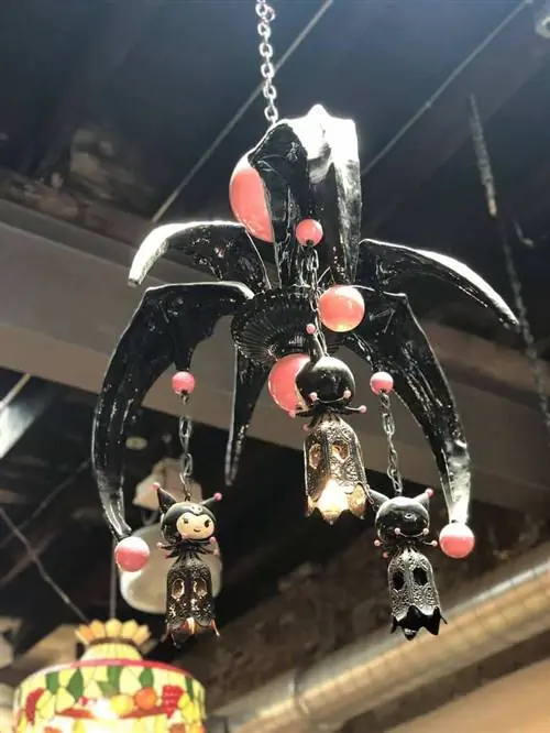 Уникальные люстры в Jinxed Fishtown.