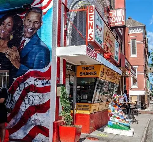 Внешний вид Ben's Chili Bowl в Вашингтоне.