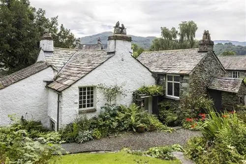 Стихи разбросаны по саду Dove Cottage в Грасмире, Англия. На фото Гарет Гарднер.