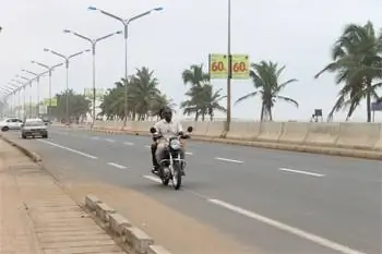 Мотоциклетное такси в Ломе, Того. Фотографии Ракель Флетчер.