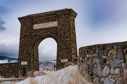 Арка Рузвельта, вход в Йеллоустонский национальный парк.