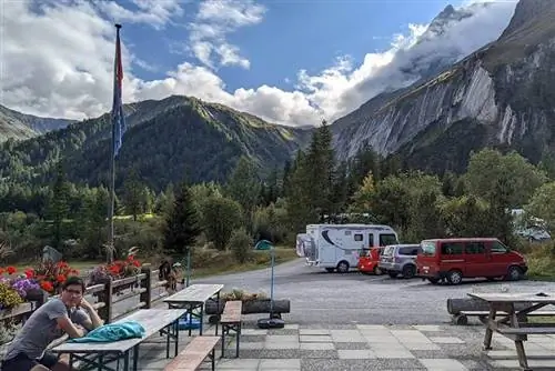 Кемпинг des Glaciers в Швейцарии Кемпинг des Glaciers в Швейцарии