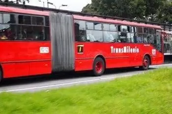 Автобусы Trans milenio в Боготе. Автобусы Trans milenio в Боготе.