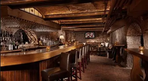 Пещера - идеальное место, чтобы свернуть свой день. (омни-маунт Washingtonhotels.com)