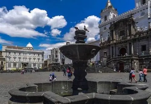 Площадь Сан-Франциско в Кито, Эквадор. Фотографии Коэна Вуббелса.