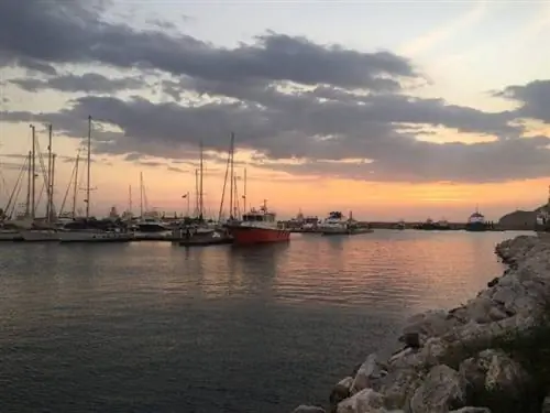 Вид на закат с пирса.