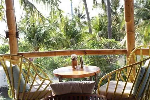 Бамбуковый ресторан в традиционном стиле в Индонезии.