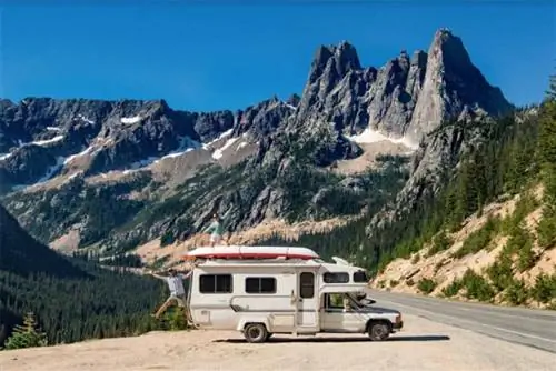 Buddy the Camper, дом на колесах 1985 года, который авторы использовали для исследования континента.