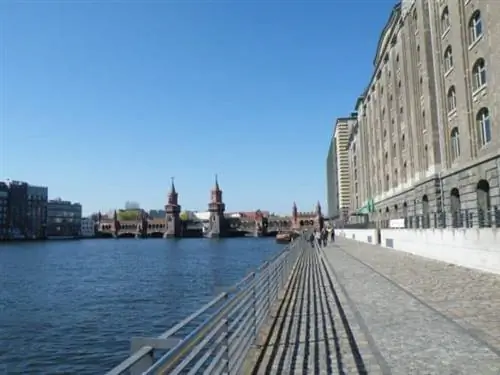 Все маршруты известны в Берлине как Weg, например, этот Weg 18. Германия.