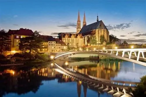 Староместский мост был впервые построен в 1298 году и соединяет Германию с Польшей. Фото Сабины Венцель.