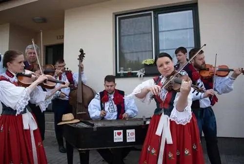 На фестивале The Ride of the Kings можно услышать традиционные народные песни.