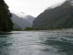 Красивая река Дарт недалеко от Квинстауна.