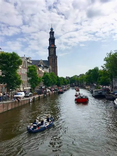 Один из многих каналов Амстердама. Фотографии Марго Блэк.