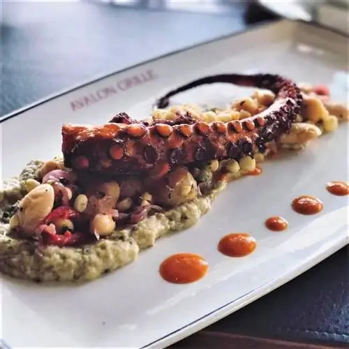 Осьминог на гриле в ресторане Avalon Grille, Каталина.