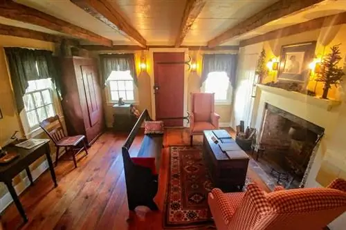 Загляните внутрь дома кучера во время тура по подземной железной дороге в Кейп-Мэй.