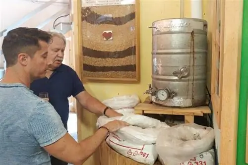 Боб Крилл, также известный как «Mott Man», объясняет нюансы крафтового пивоварения со Стивом из Cape May Brew Co.