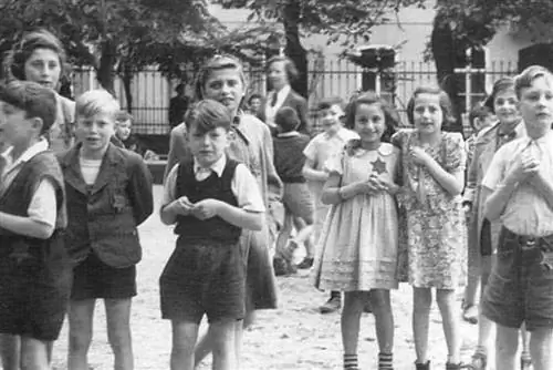 дети играют