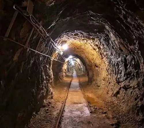 Направляясь в туннели шахты Country Boy