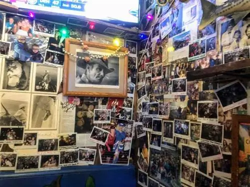 Таверна Woody Creek, короткая 30-минутная поездка на велосипеде от снежной массы