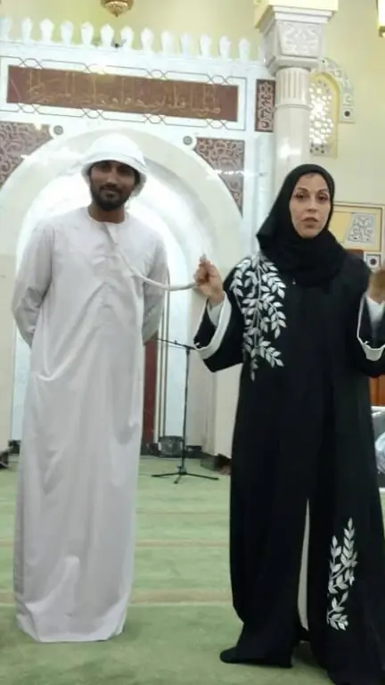 Описание традиционной одежды в мечети Джумейра в Дубае.