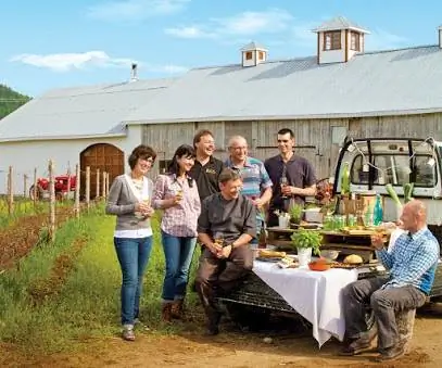 Местные фермеры, производители и рестораторы празднуют успех The Flavor Trail в Шарлевуа, восхитительном районе Квебека.