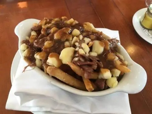 Утиный путин в отеле Fairmont Tremblant.