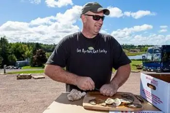 На PEI, Ultimate Shellfish Shuck