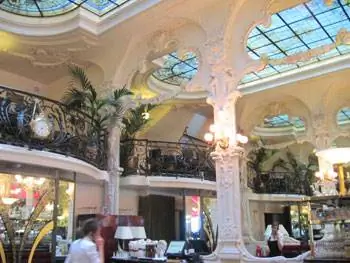 Le Grand Cafe в Мулене