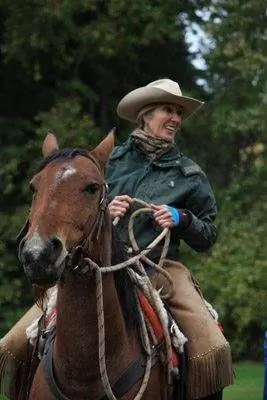Пастушка в Монтане на ранчо Mountain Sky Ranch