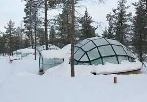 Стеклянные иглу в деревне Kakslauttanen Igloo Village
