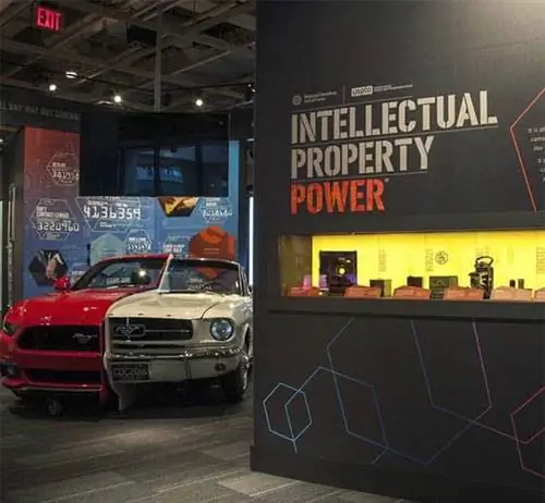 Половина мустанга на выставке Intellectual Property Power