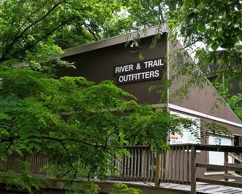 Компания Rail and Trail Outfitters обслуживает туристов, которые каждый сезон путешествуют по Аппалачской тропе возле Харперс-Ферри.