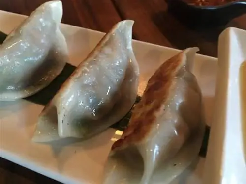 Potstickers в Cholon, современном азиатском бистро в центре Денвера.
