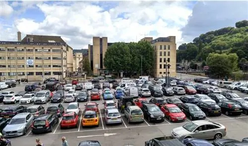 Парк за пределами центра Бата.