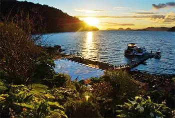 У бассейна в Termas de Llancahue