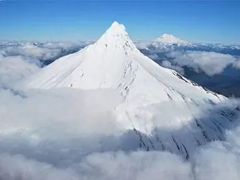 Кружение вулканов на борту 16-местного самолета в Озерном крае