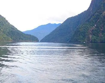 То же, что и фьорд, но в Чили это фьордо.